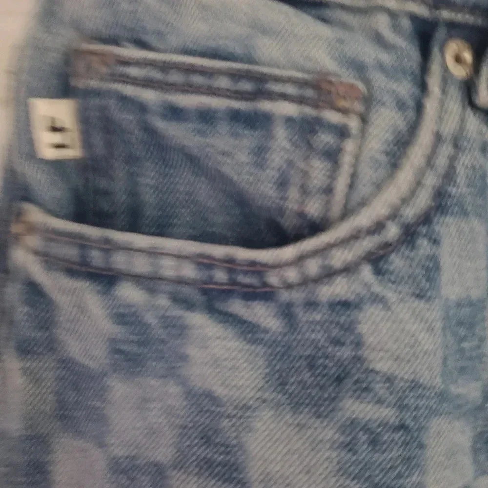 LOVERS AND FRIENDS CHECKERED DISTRESSED JEANS, SIZE 24 - Picture 7 of 7